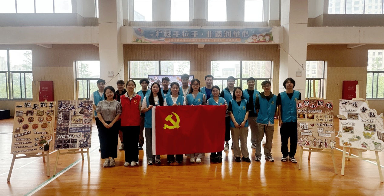 一群人在房间里

AI 生成的内容可能不正确。